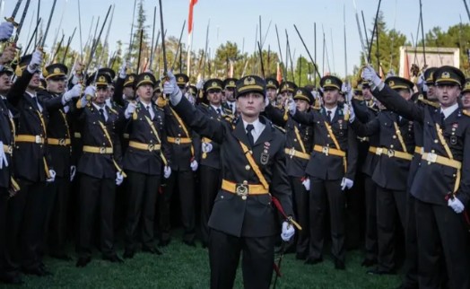 İhraç edilen teğmenler tazminat yüküyle karşı karşıya