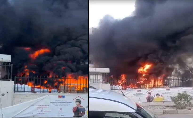 İzmir'de inşaat halindeki okul bahçesinde yangın