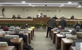 Karabağlar'da AK Partili Meclis Üyeleri salonu terk etti: 'Yolun sonuna geldiniz!'