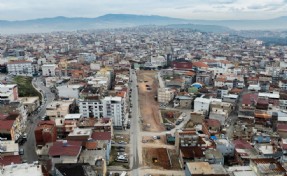 Karabağlar’da trafik düğümünü çözecek yeni bağlantı yolu hızla ilerliyor