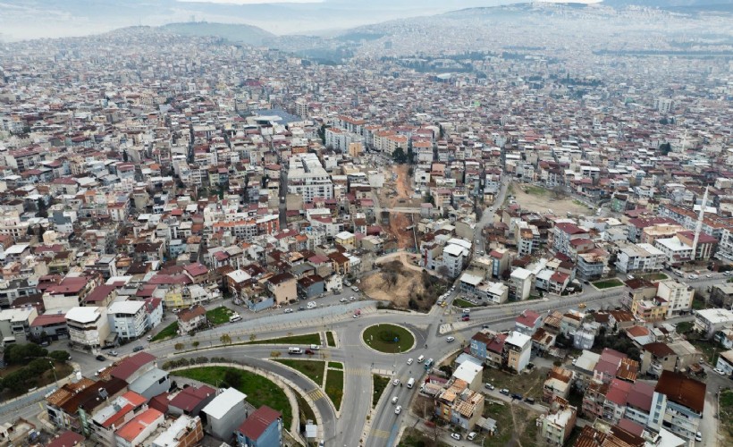 Karabağlar’da trafik düğümünü çözecek yeni bağlantı yolu hızla ilerliyor