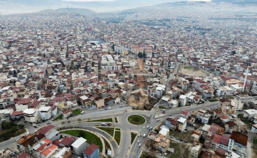 Karabağlar’da trafik düğümünü çözecek yeni bağlantı yolu hızla ilerliyor