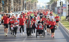 Karşıyaka’da 14 Şubat’a renkli kutlama: Sevdiğinle Koş!