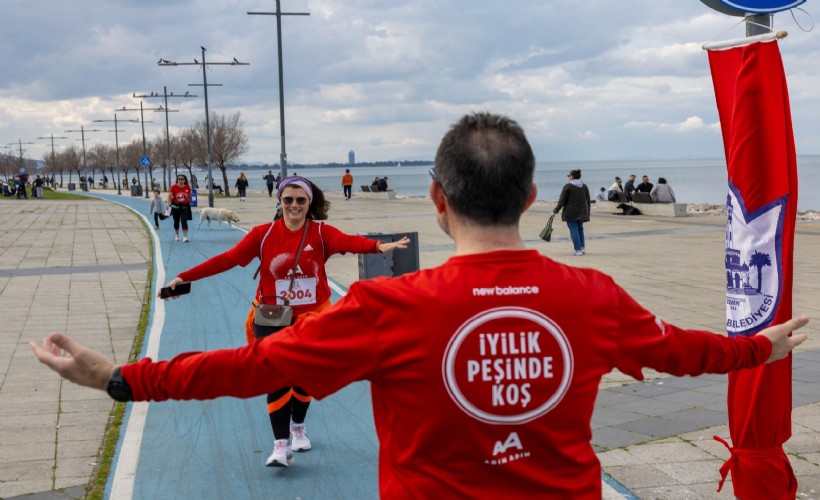 Konak’ta ‘Sevdiğine Koş’ ile her adım sevgiye atıldı