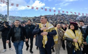 Tugay, Kınık'ta deve güreşi festivaline katıldı: Halkımız neredeyse orada olurum