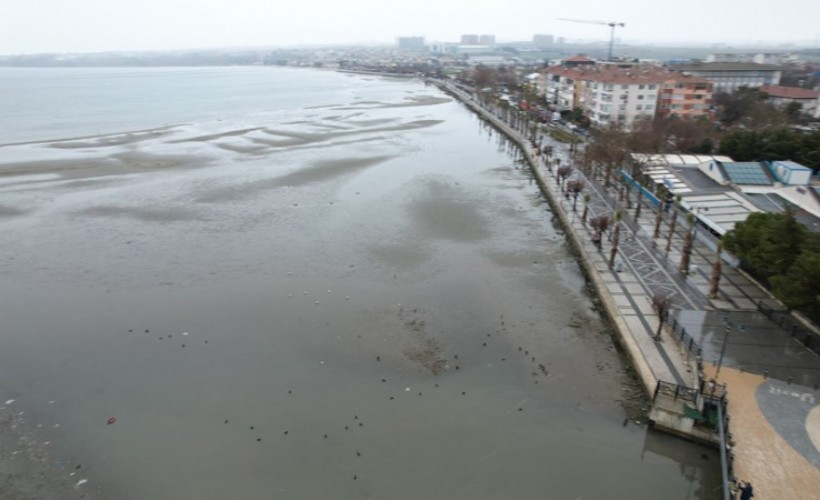 Ürküten görüntü: Silivri'de deniz 150 metre çekildi!