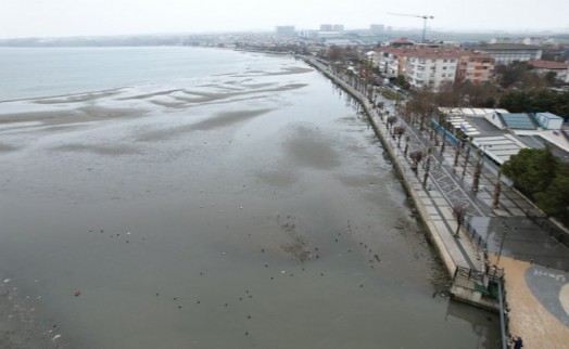 Ürküten görüntü: Silivri'de deniz 150 metre çekildi!