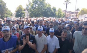 Kamu işçileri yol kapattı!