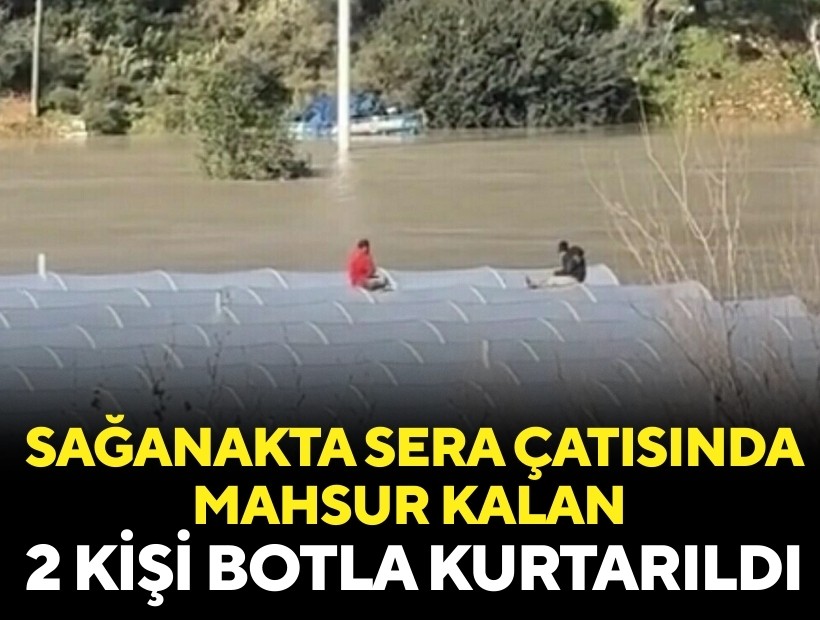 Sağanakta su basan seranın çatısında mahsur kalan 2 kişi botla kurtarıldı