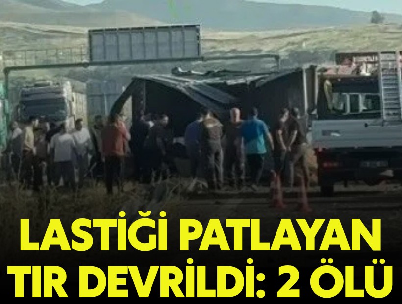 İzmir’de lastiği patlayan TIR, bariyerlere çarpıp devrildi: 2 ölü