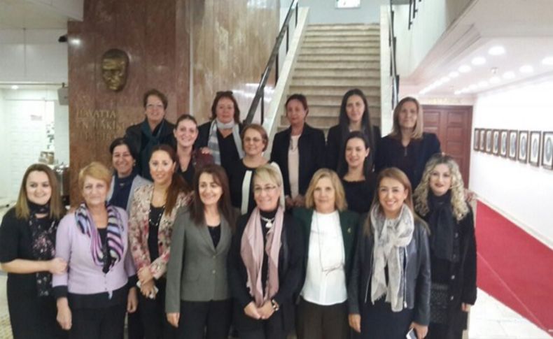 'İzmir'in kızları' tartışmasında CHP'lilerden ortak tepki