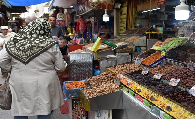 Kemeraltı Çarşısı'nda hurma satışları arttı