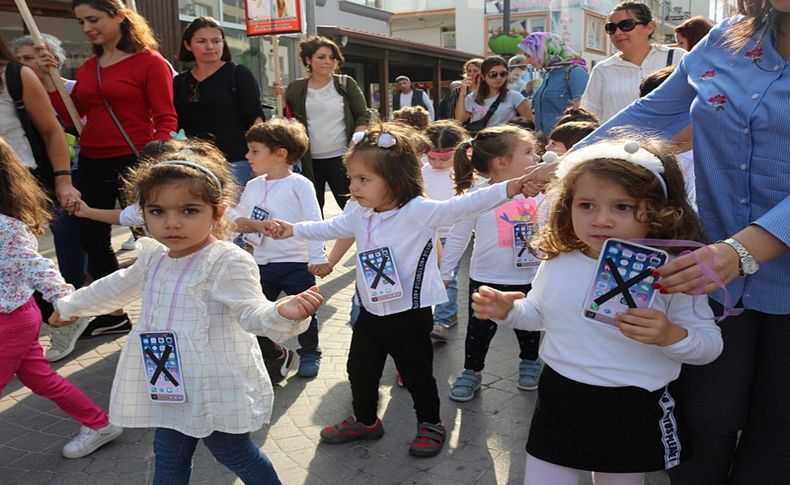 'Telefonu bırak benimle ilgilen'