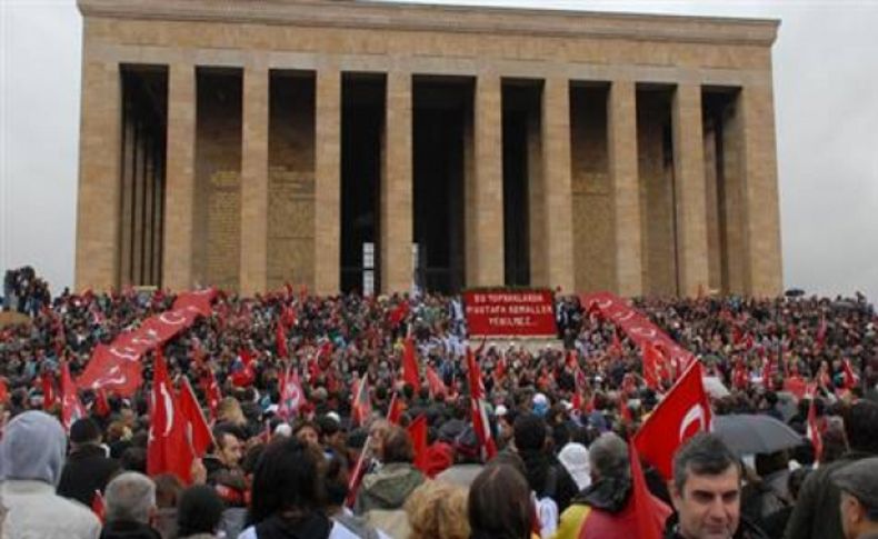 10 Kasım'da 413 bin kişi Anıtkabir'e akın etti