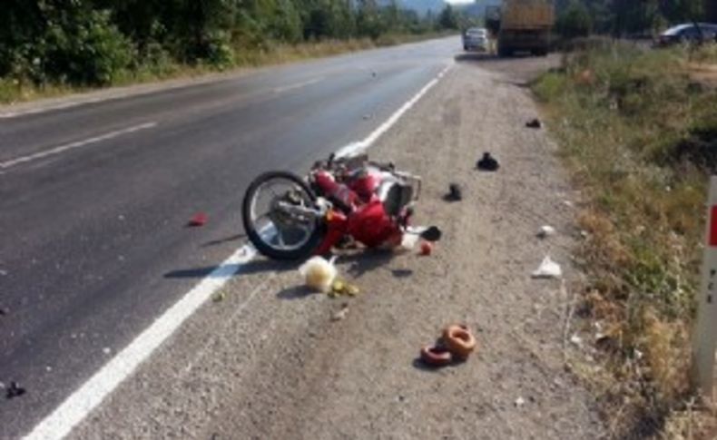 Motorsikletle kız kaçırırken ambulansa çarptı: 2 yaralı