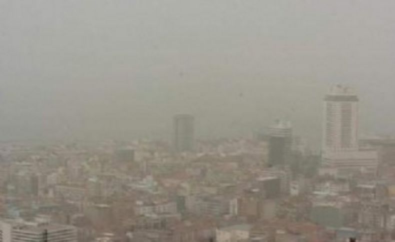 İzmir'i toz bulutu sardı