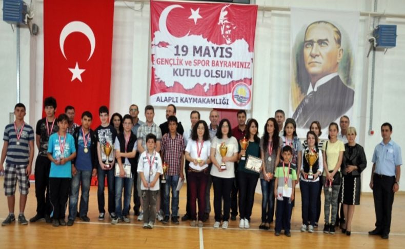 19 Mayıs Satranç Turnuvası'nda dereceye giren sporcular belli oldu