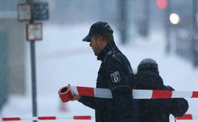 Flaş! Başbakanlık ofisinde şüpheli paket alarmı