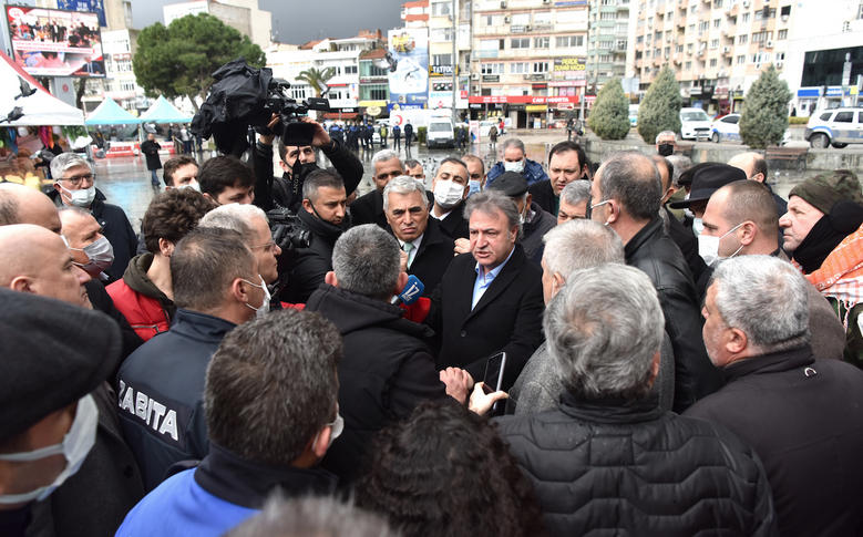 Cumhuriyet Meydanı’nda kurulan tezgahlar kaldırıldı