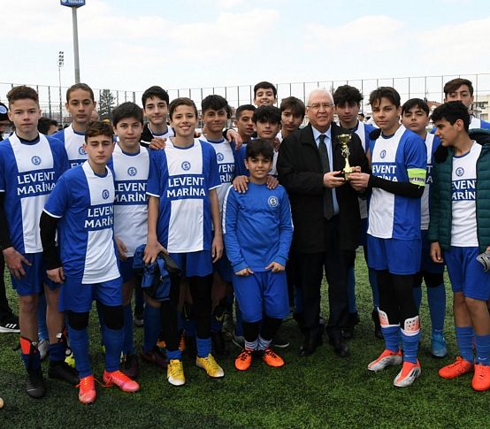 Karabağlar'da U14 Futbol Turnuvası sona erdi