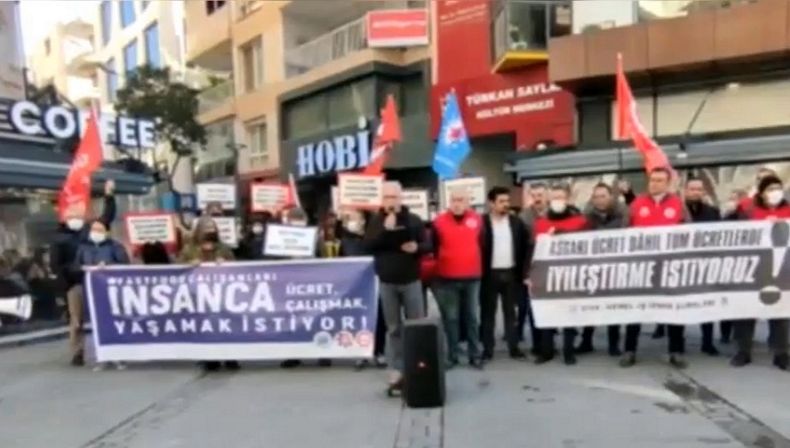 TAB Gıda’ya bağlı restoran işçileri İzmir'de çalışma koşullarını protesto etti