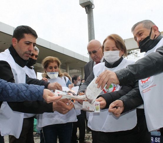 İzmir'de emeklilerden 'zam' protestosu