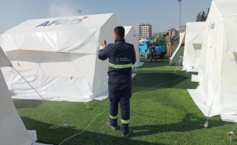 Aliağa Belediyesi, Hatay'da dezenfeksiyon çalışması yapıyor