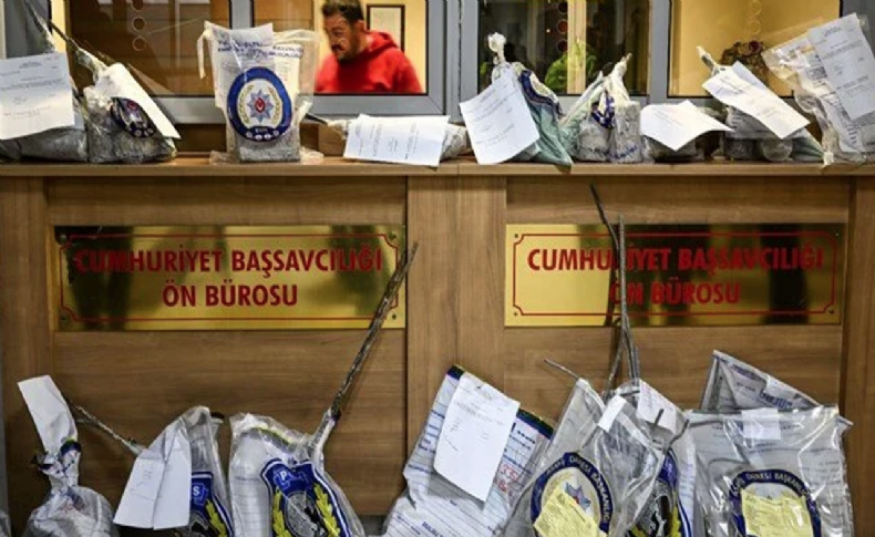 Yıkılan binanın müteahhidi tekneyle yurt dışına kaçarken yakalandı