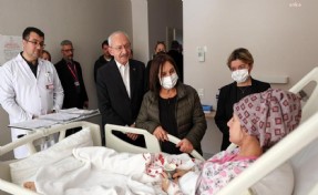 CHP lideri Kılıçdaroğlu depremzedeleri ziyaret etti