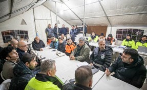 Soyer, Hatay'da koordinasyon merkezini ziyaret etti