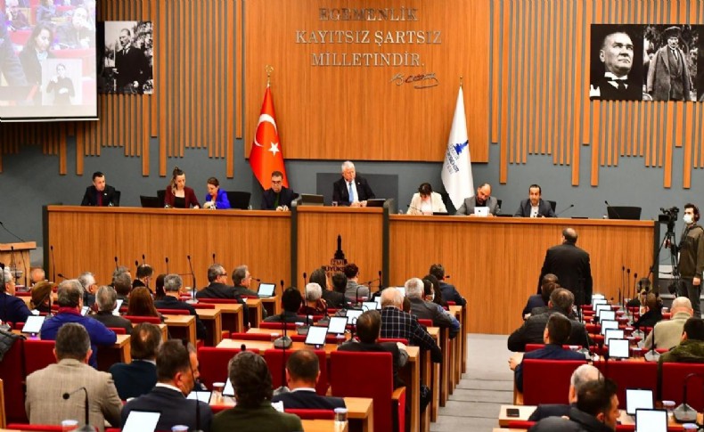 İzmir Büyükşehir Belediyesi’nden deprem bölgesindeki çiftçilere yem desteği