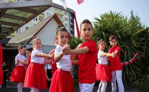 Karşıyaka'da dopdolu 23 Nisan kutlaması