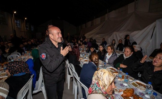 Tunç Soyer: Konteynerdeki depremzedeleri, İzmirli ailelerle eşleştireceğiz