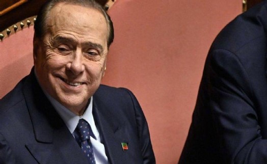 Berlusconi yoğun bakıma kaldırıldı