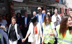 İYİ Partili Öztürk Keskin, ikinci seçim ofisini Balçova’da açtı