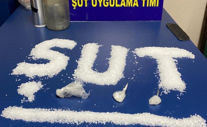 İzmir'de 'ŞUT' timinden uyuşturucu tacirlerine suçüstü