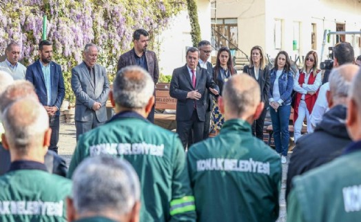 Başkan Batur şantiyelerde işçiyle bayramlaştı