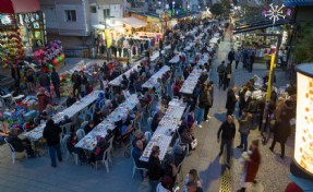 Buca’da kentin kalbinde iftar sofraları kuruldu