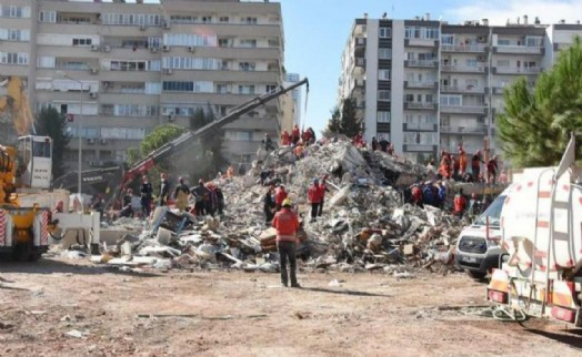 İzmir depreminde yıkılan bina için belediye görevlilerine hapis talebi