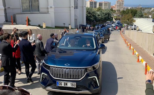 Bakan Kasapoğlu aday tanıtım toplantısına Togg ile geldi