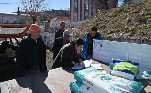 Karabağlar Belediyesi üreticilerin yanında