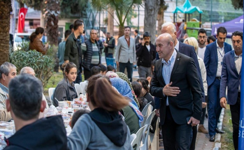 İzmir'de dayanışma sofraları devam ediyor