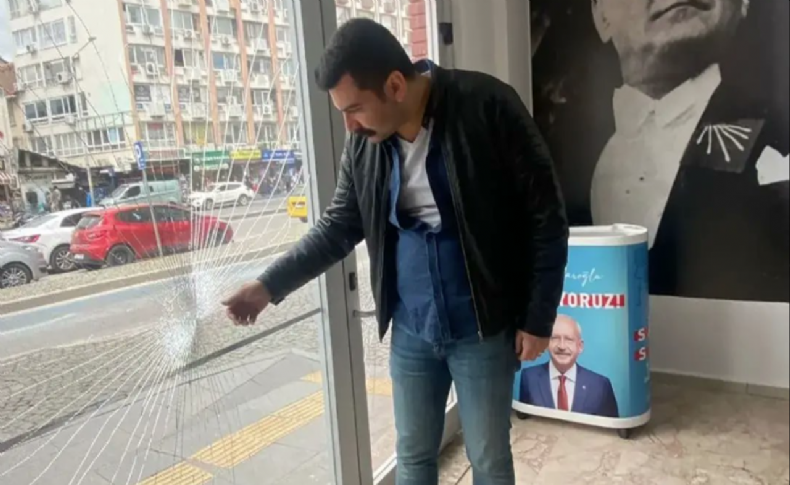 CHP'nin Konak'taki seçim bürosuna taşlı saldırı!