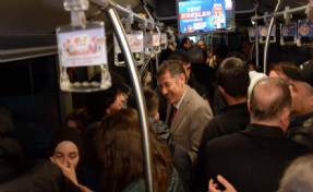 Sinan Oğan ve Ümit Özdağ, metrobüste seçim broşürü dağıttı