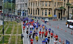 İzmir trafiğine maraton düzenlemesi