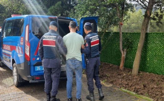 İzmir'in ilçelerinde operasyon: 13 tutuklama