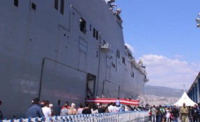 Alsancak'ta TCG Anadolu kuyruğu