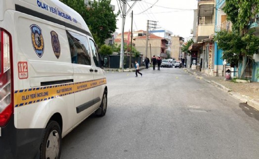 İzmir’de iki grup arasında silahlı bıçaklı kavga: 3 yaralı