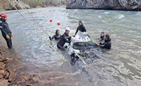 İzmir’den giden dalgıçlar Munzur Çayı’nda kaybolan 3 kişiyi arıyor