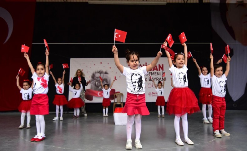 Bornova’da sahne çocukların